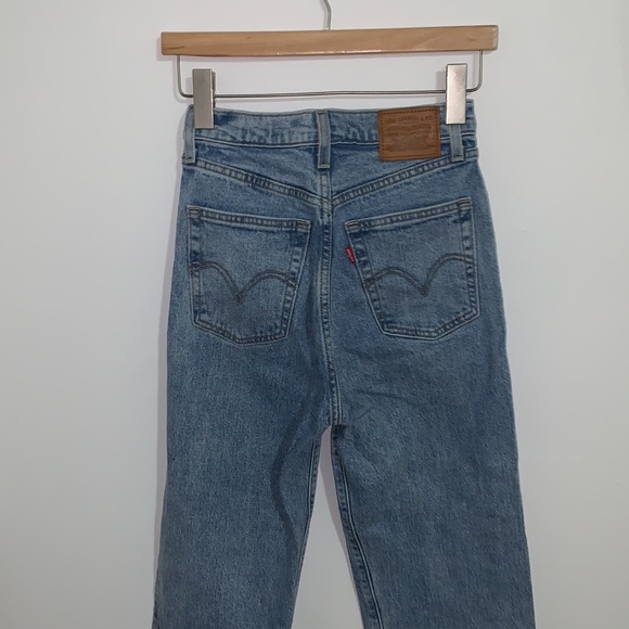 Levi’s Ribcage Straight Ankle Jeans - Picture 7 of 13